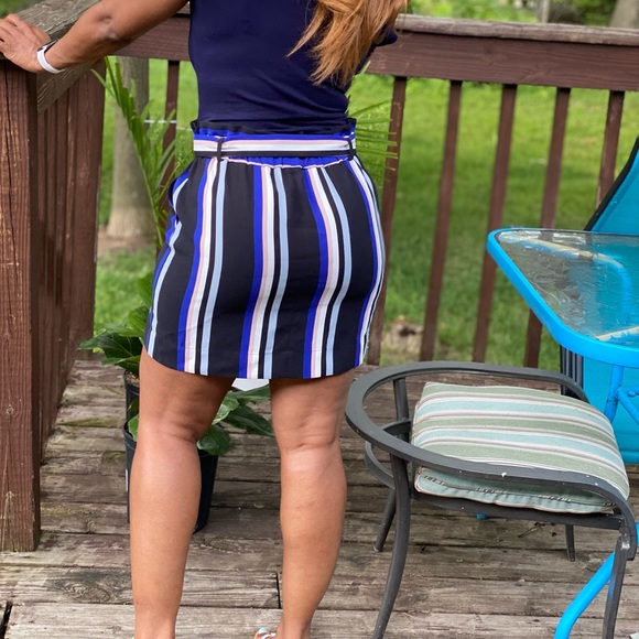 {Express} Mini skirt with belt and pockets - Picture 4 of 8